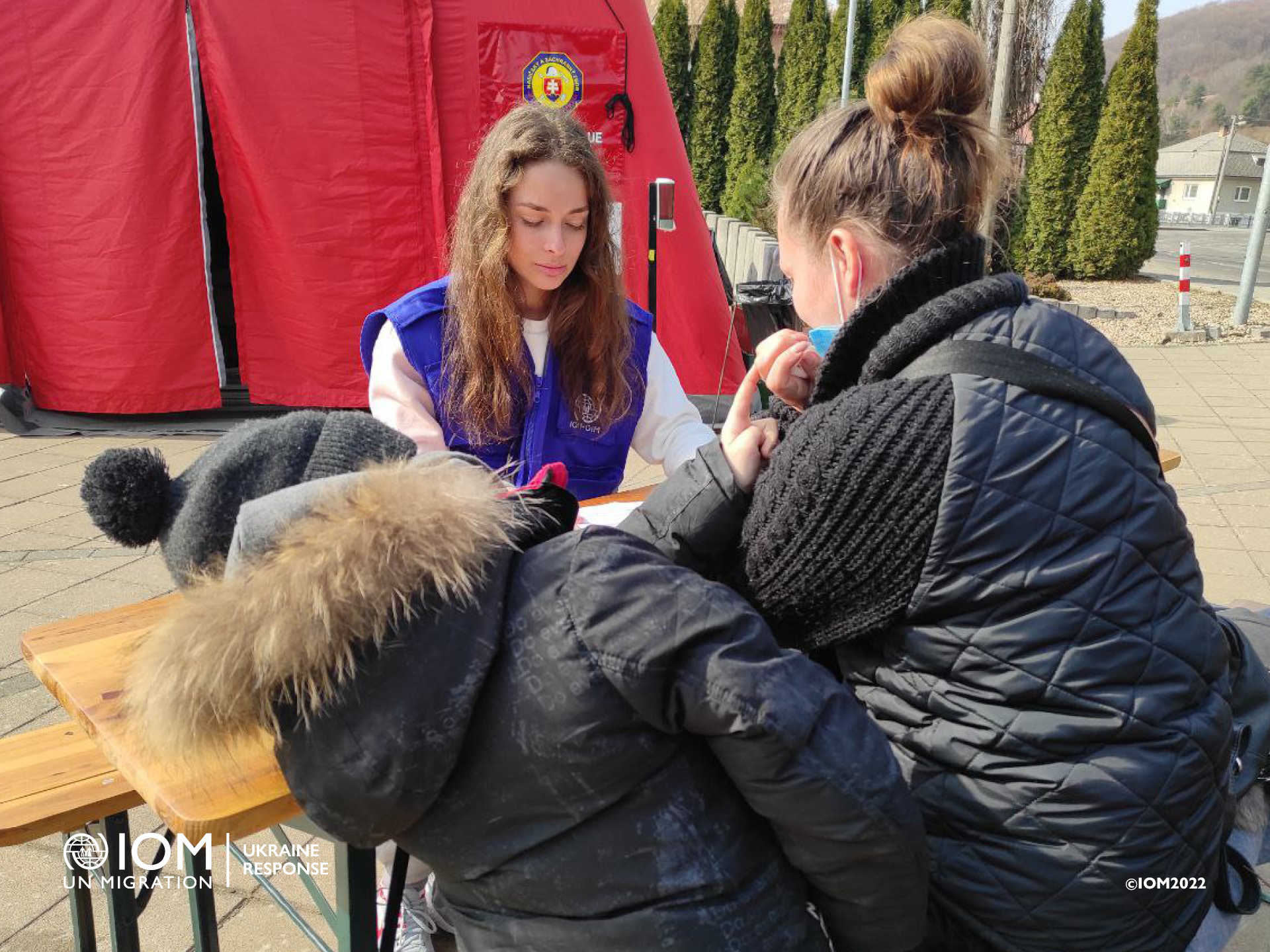 IOM’s displacement tracking matrix (DTM) team in Slovakia collects data for multisectoral needs assessments and intention surveys in the country. Photo © IOM 2022.