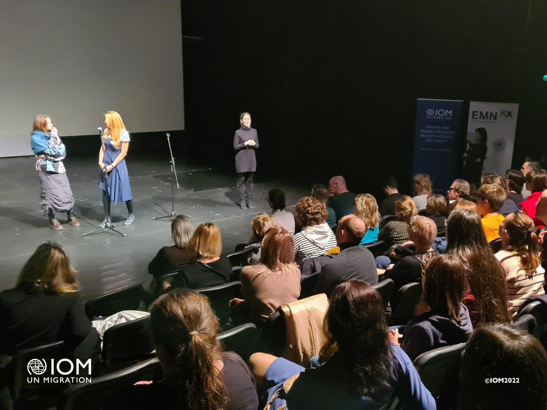 Rozhovor s režisérkou filmu Alinou Gorlovou na otvorení Filmového festivalu Jeden svet 2022. Foto © Medzinárodná organizácia pre migráciu (IOM) 2022.