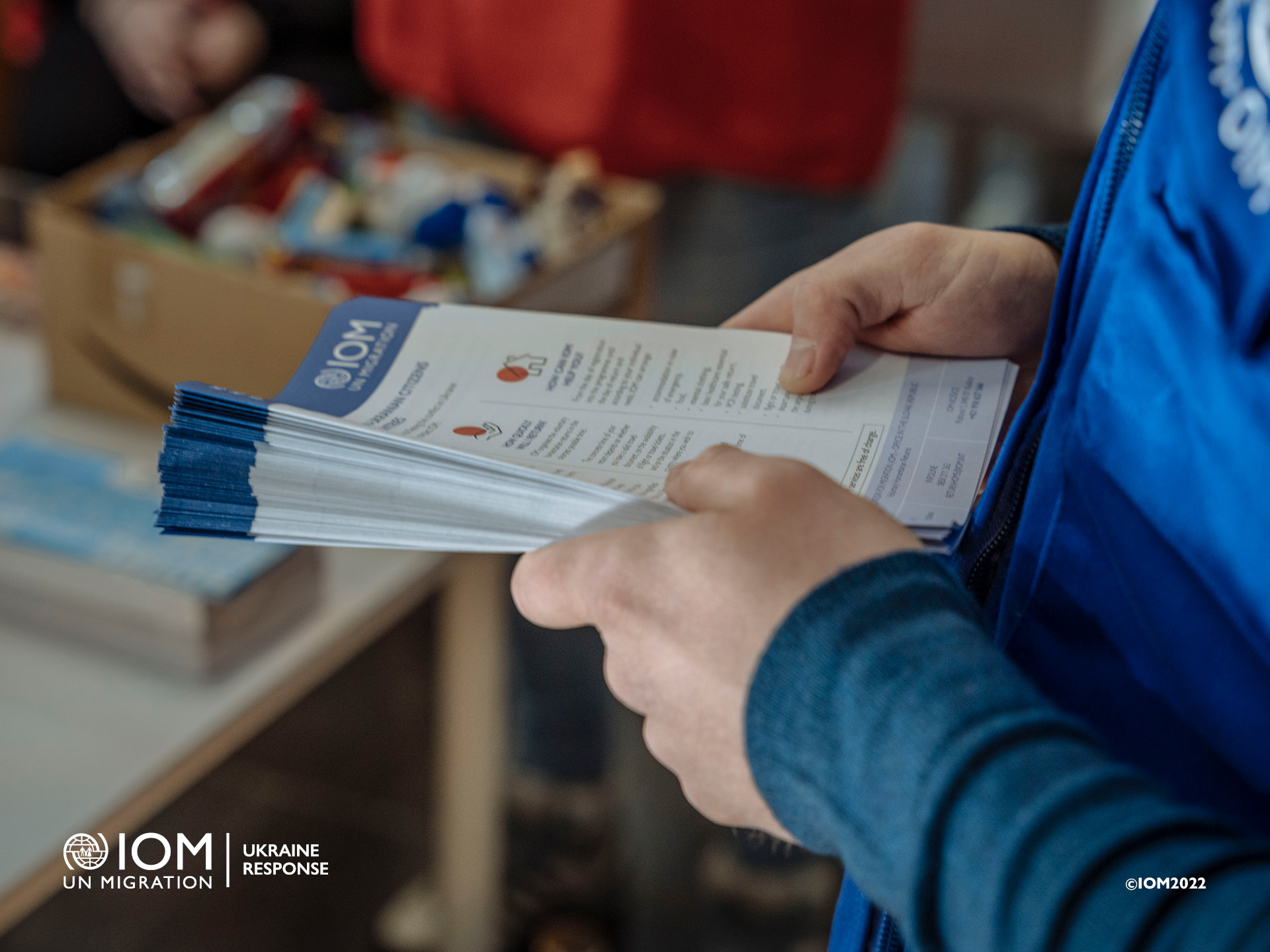 IOM remote assistance to Ukrainian refugees and non-European Union (EU) nationals. Photo © International Organization for Migration (IOM) 2022.